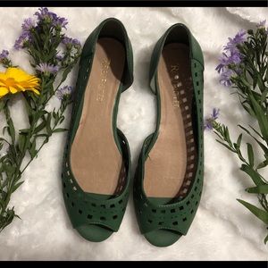 🌸 LIKE NEW Restricted brand green peep toe flats.